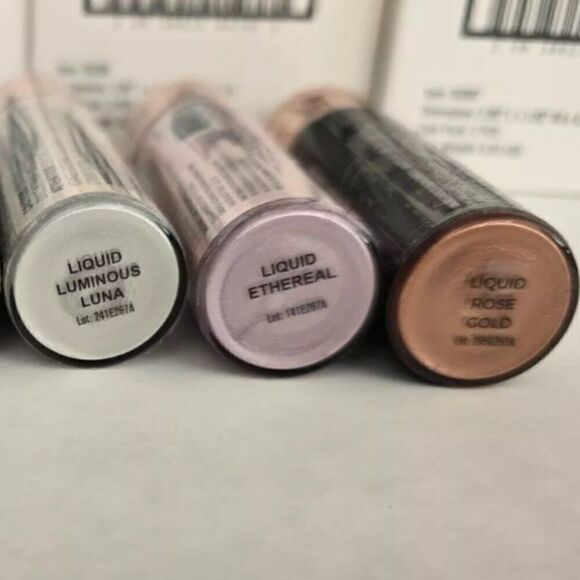 New! Makeup Revolution Liquid Highlighter .61oz Pick Your Shade - Amazing! - Picture 4 of 4